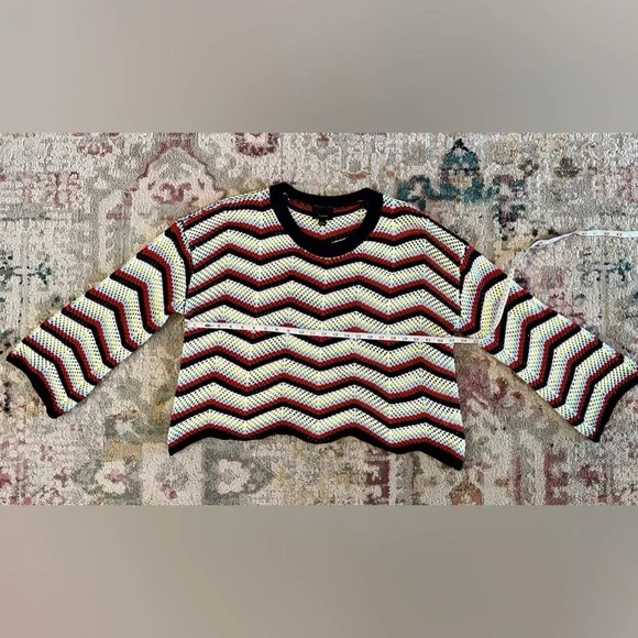 Lumiere Crochet Bell Sleeve Cropped Sweater Size L - Picture 8 of 9